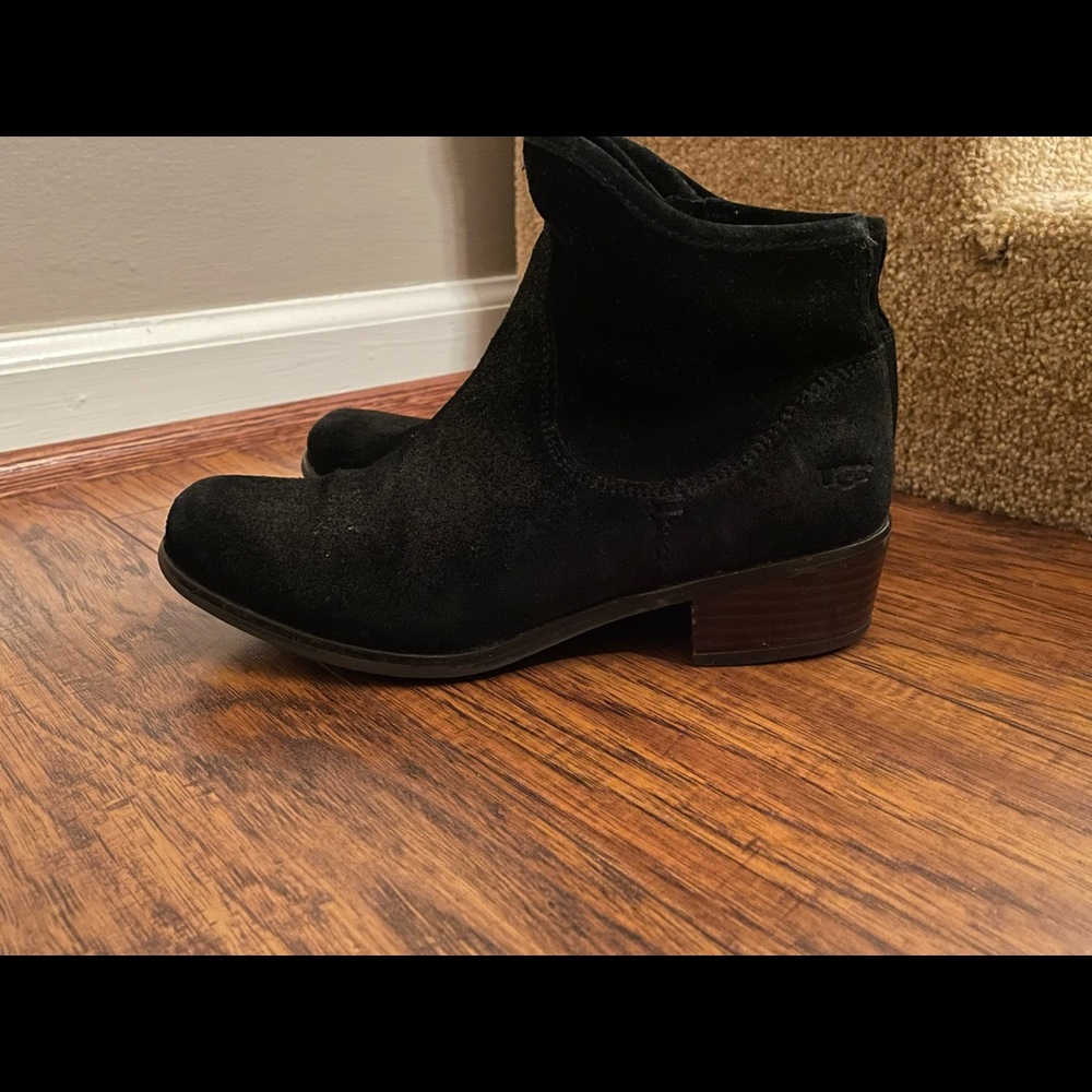 Ugg Boots Penelope Black Leather Side Zip Size 4